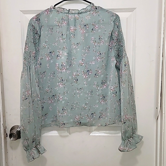 NWT CODE X MODE SHIRRED SLEEVE SAGE FLORAL PEASANT BLOUSE V NECK  SZ L - Picture 3 of 7